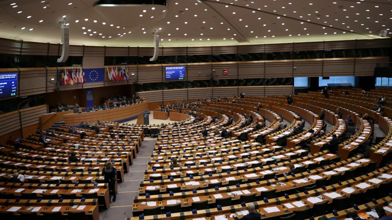 Ευρωκοινοβούλιο: Δέσμη συστάσεων για την προστασία των δικαιωμάτων των δημιουργών στην εποχή της Τεχνητής Νοημοσύνης